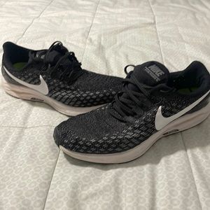 Nike Pegasus 35, Sz 9.  Black and white. Used.